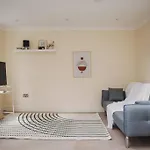3 Bed Flat With Balcony Central