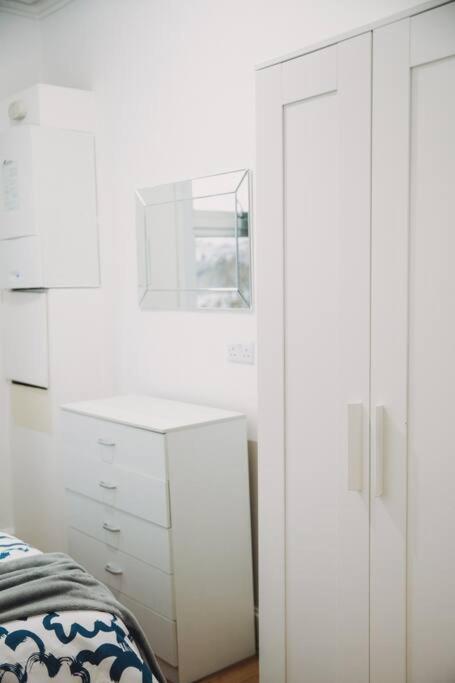 3 Bed Flat With Balcony Appartamento
