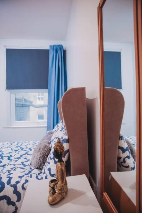 3 Bed Flat With Balcony * Londra