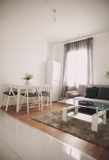 Appartamento 3 Bed Flat With Balcony