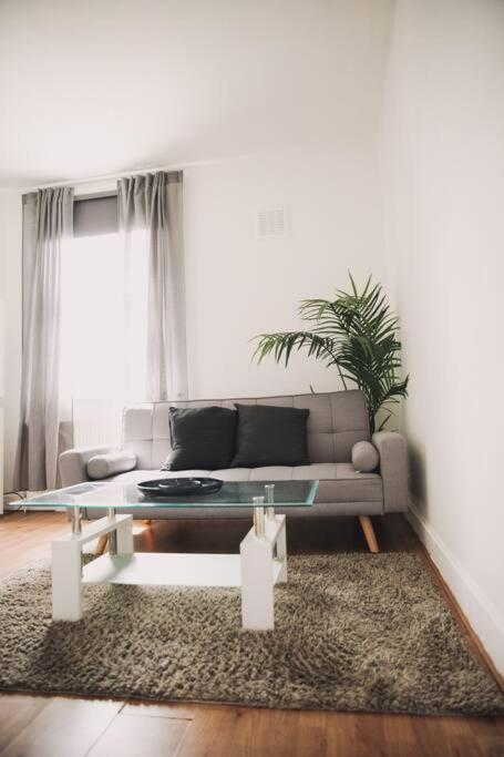 Appartamento 3 Bed Flat With Balcony Londra