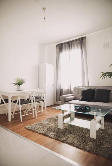 Appartamento 3 Bed Flat With Balcony *