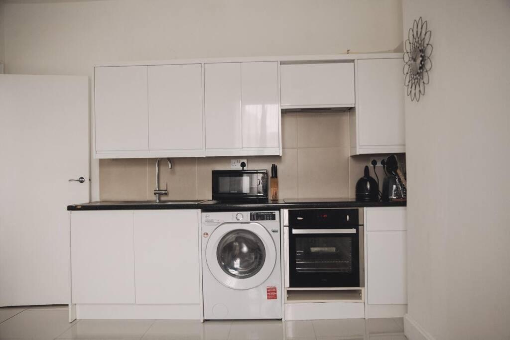 3 Bed Flat With Balcony