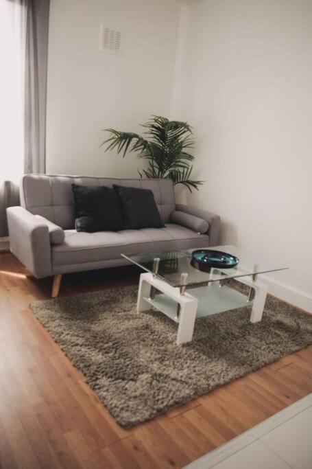 3 Bed Flat With Balcony Appartamento