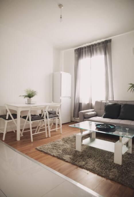 3 Bed Flat With Balcony *