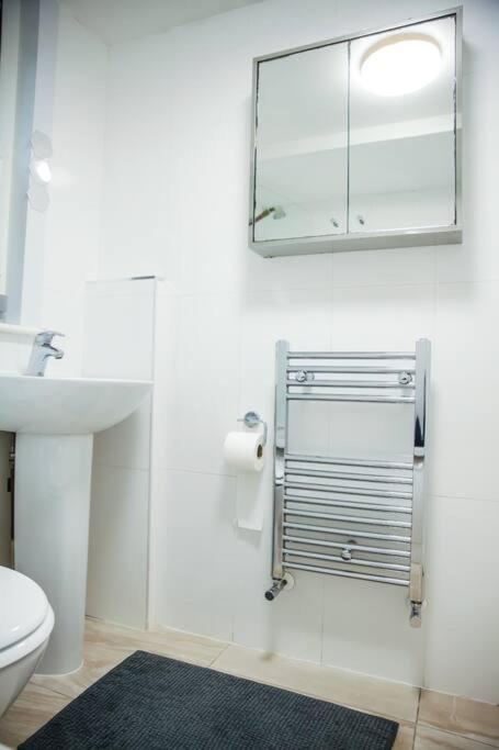 3 Bed Flat With Balcony Appartamento