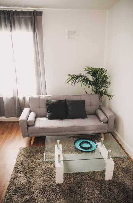 Apartment 3 Bed Flat With Balcony