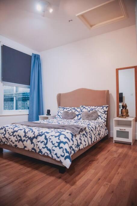 3 Bed Flat With Balcony Appartamento *