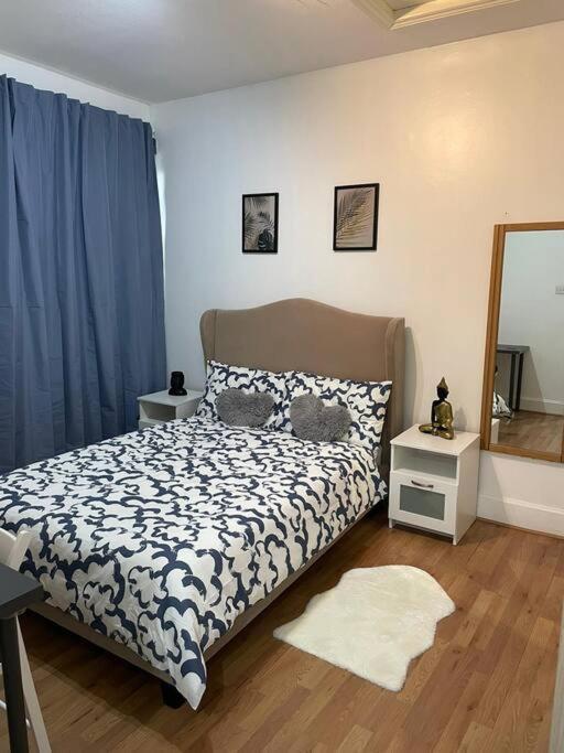 3 Bed Flat With Balcony *