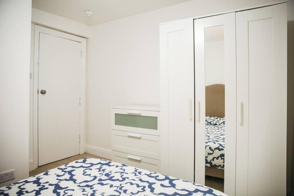 3 Bed Flat With Balcony Appartamento Londra