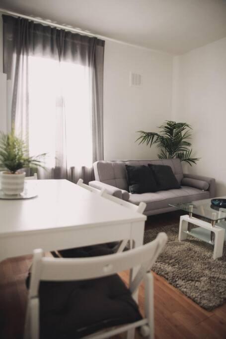 3 Bed Flat With Balcony *