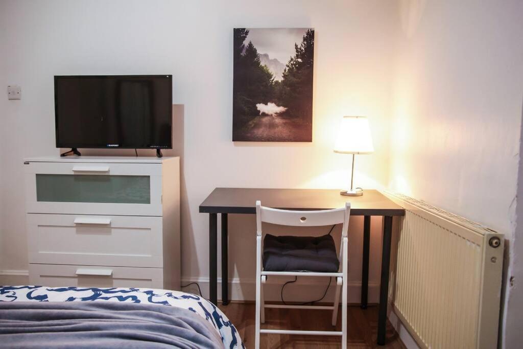 3 Bed Flat With Balcony *