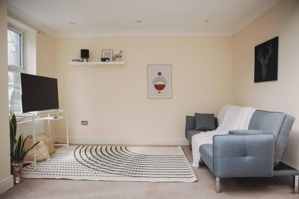 3 Bed Flat With Balcony Londra