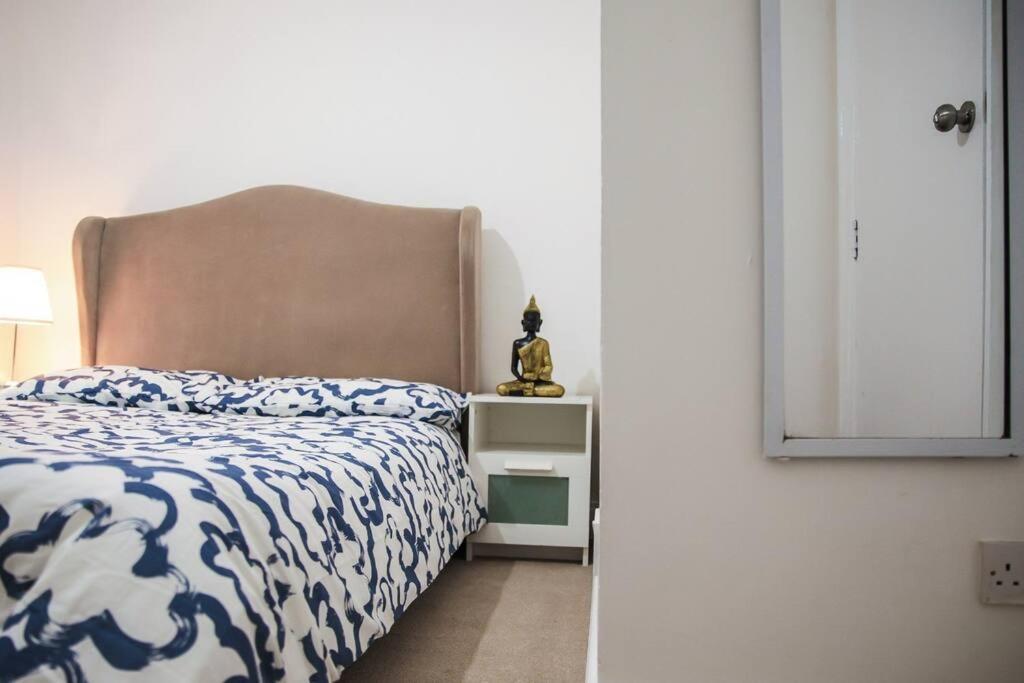 3 Bed Flat With Balcony London