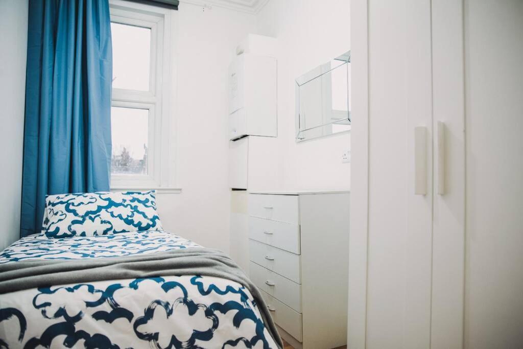3 Bed Flat With Balcony Appartamento *